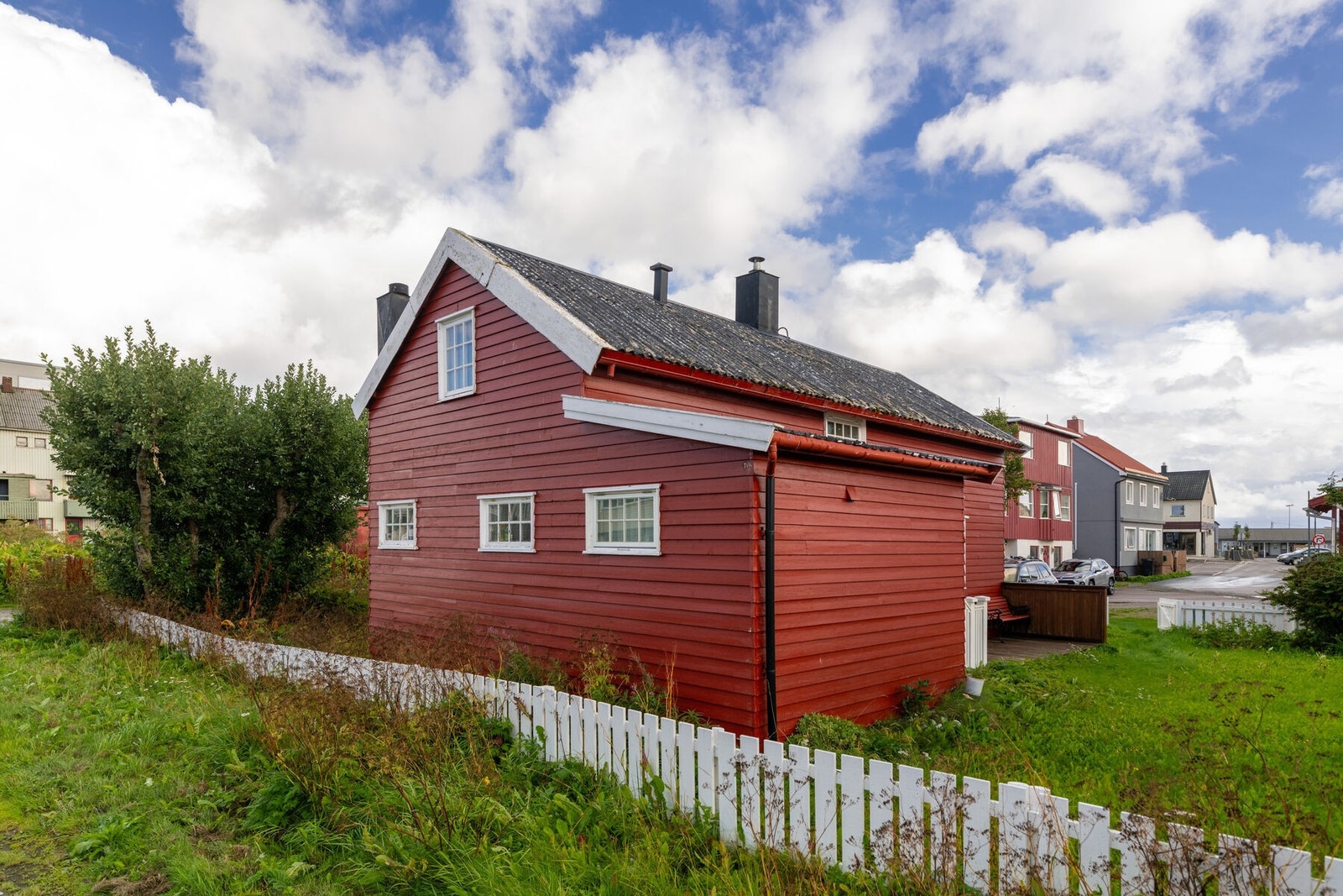 Eiendommen har potensiale til å utvikle et flott uteområde med grøntareal og gode solforhold. Galleribilde