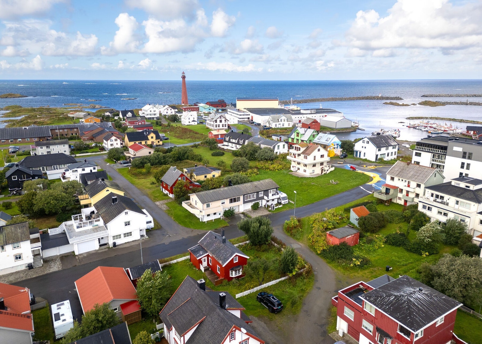 Herfra er det kort avstand til det meste av hverdagsfasiliteter, rekreasjonsmuligheter og alt sentrum har å by på. Galleribilde