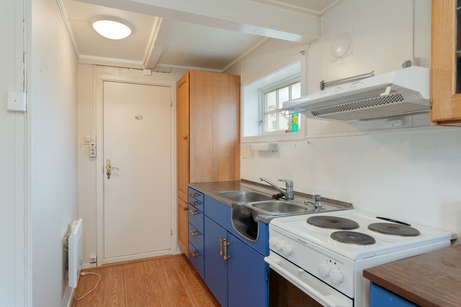 Fra kjøkkenet er det adkomst til baderommet. Galleribilde