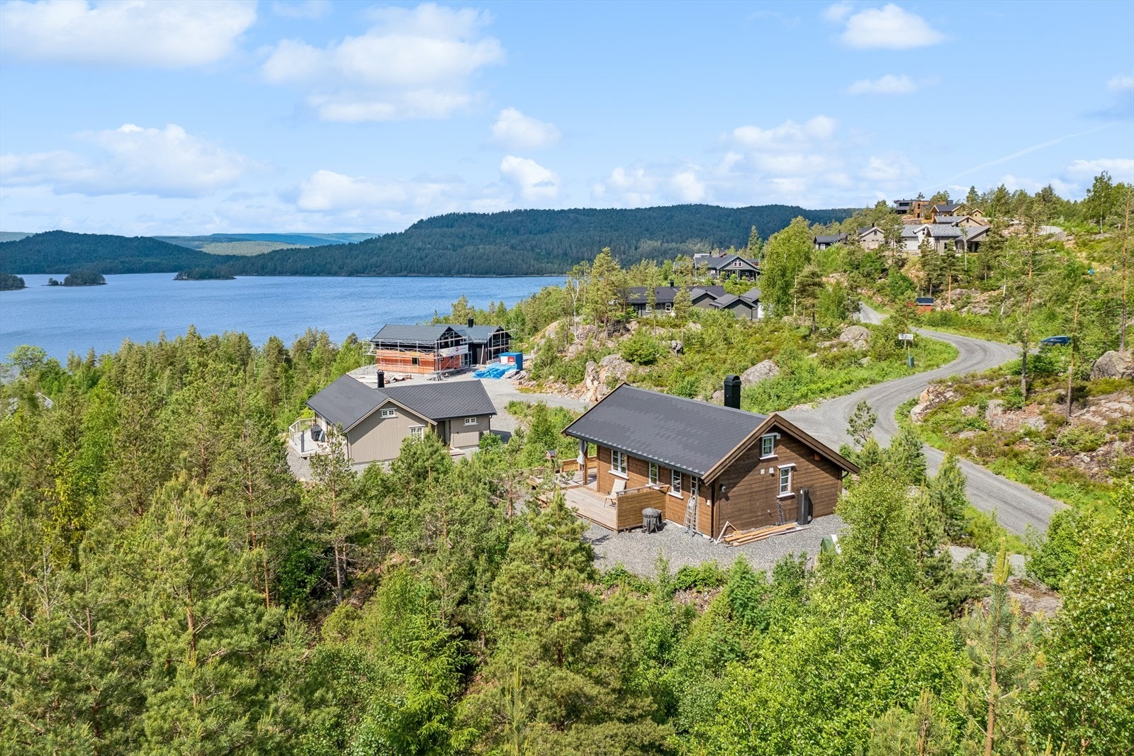 Hyttefeltet er godt etablert og det kommer det settes fremdeles opp nye hytter i området Galleribilde