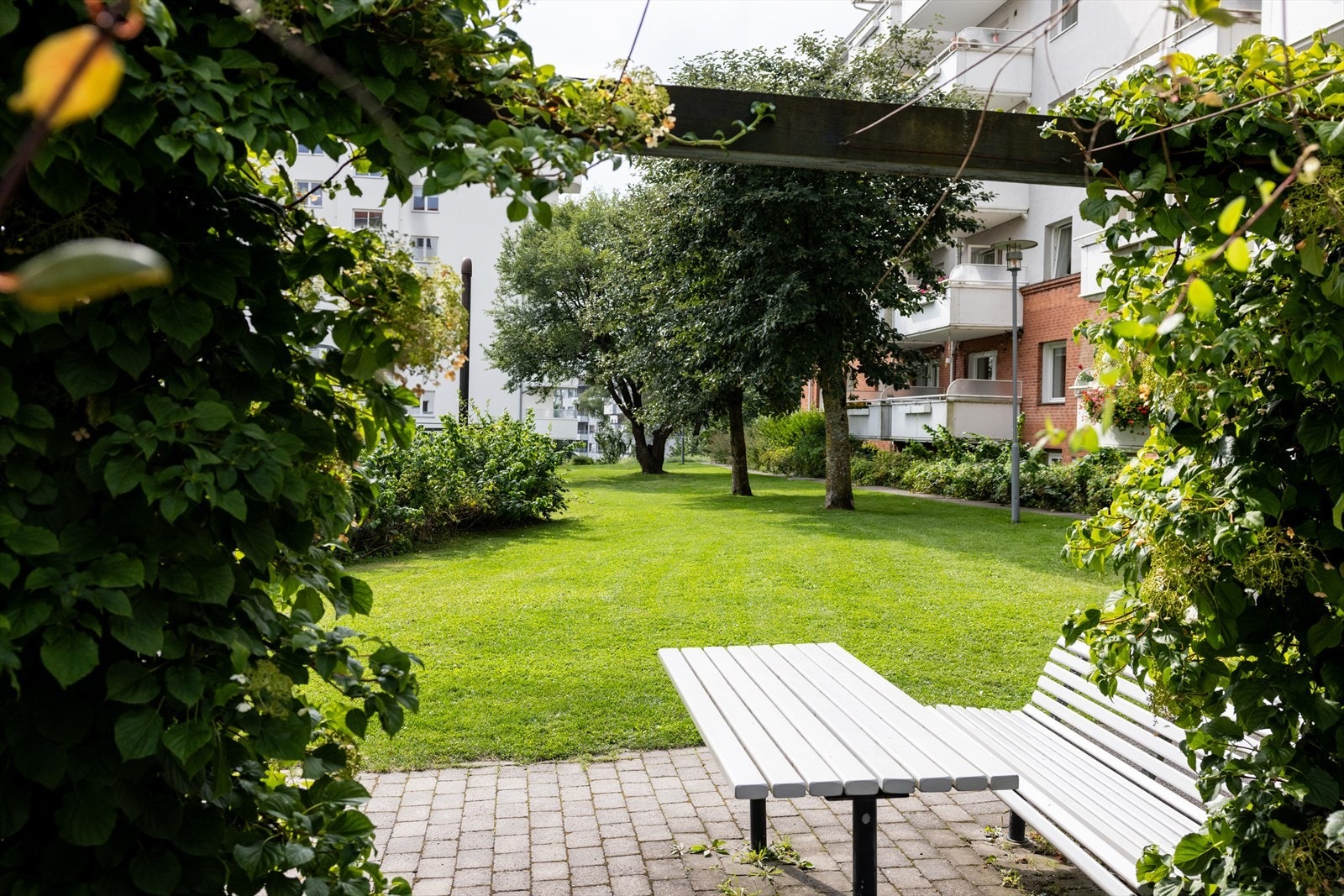 Borettslaget har hyggelige uteområder. Galleribilde