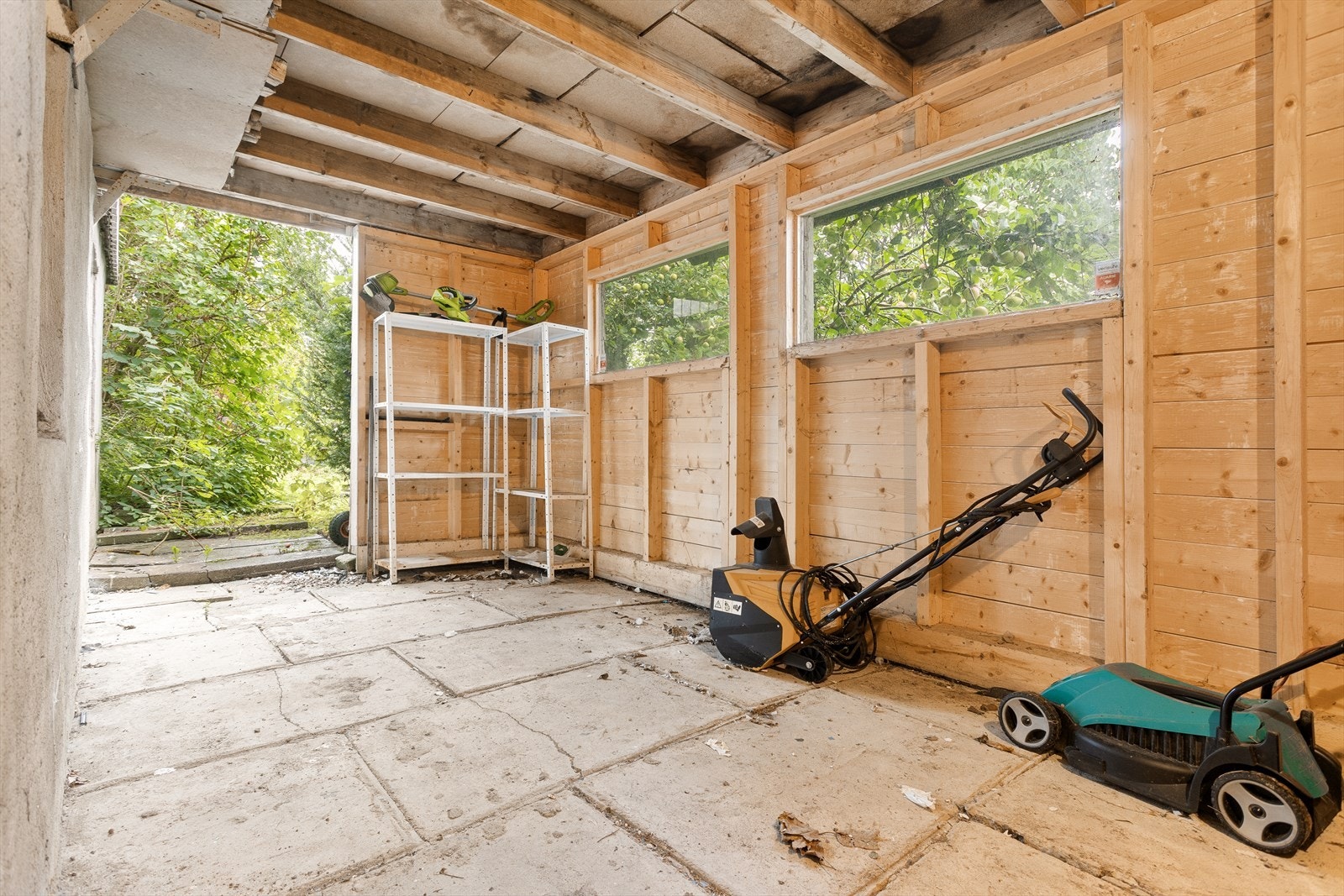 Under terrassen er det godt med oppbevaringsplass. Galleribilde