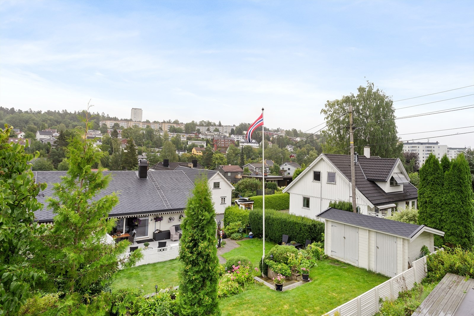 Fra terrassen er det pent utsyn utover nabolaget Galleribilde