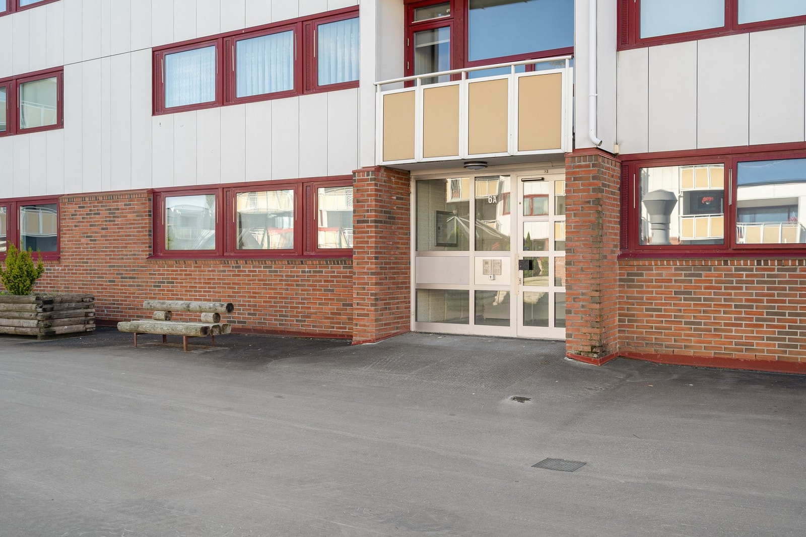 Inngangsparti. Galleribilde