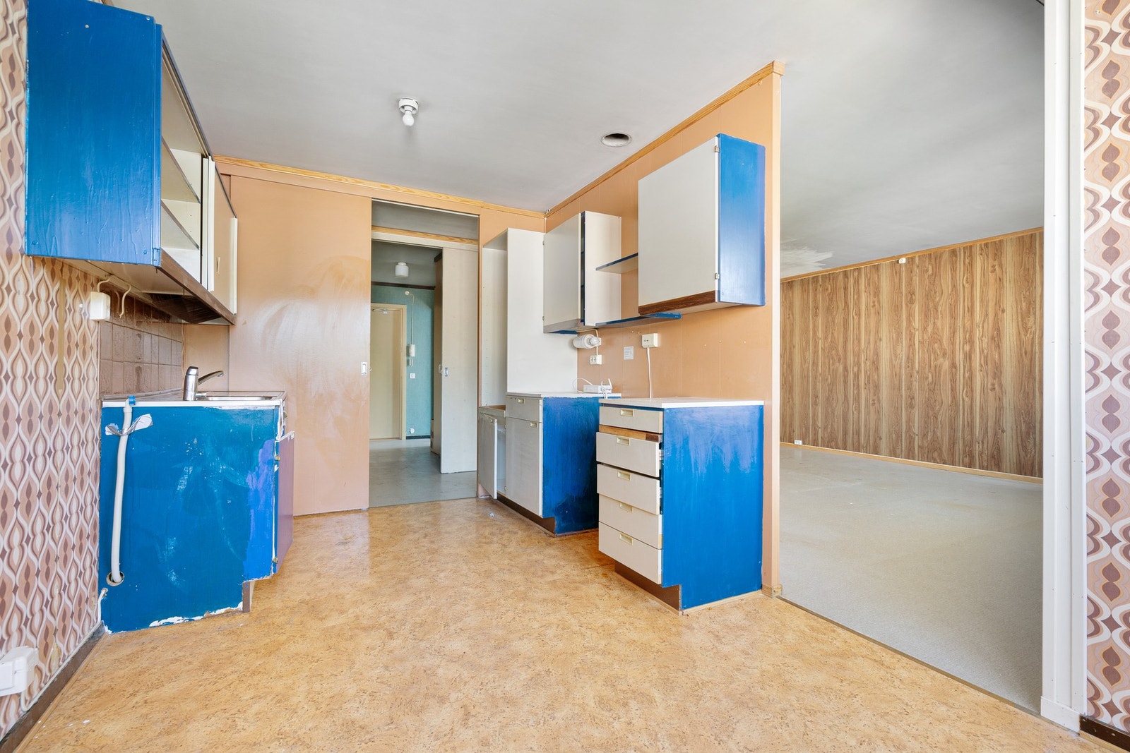 Kjøkkenet er utstyrt med opplegg for oppvaskmaskin/vaskemaskin. Galleribilde