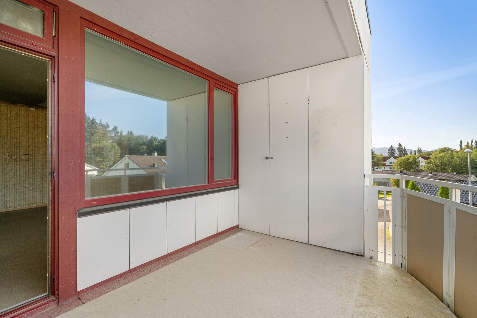 Lagringsplass i bod tilstøtende balkong, samt utvendig bod i samme etasje og kjeller. Galleribilde