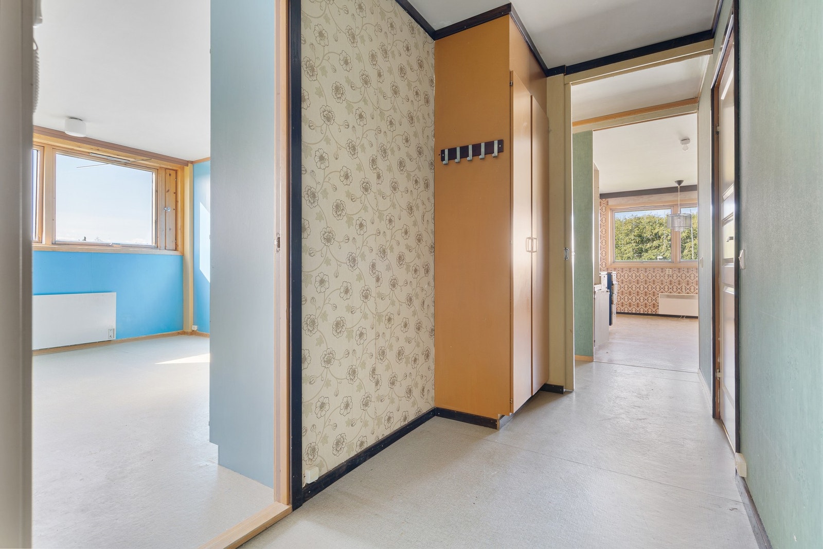 Entré med plass til garderobeløsning. Galleribilde