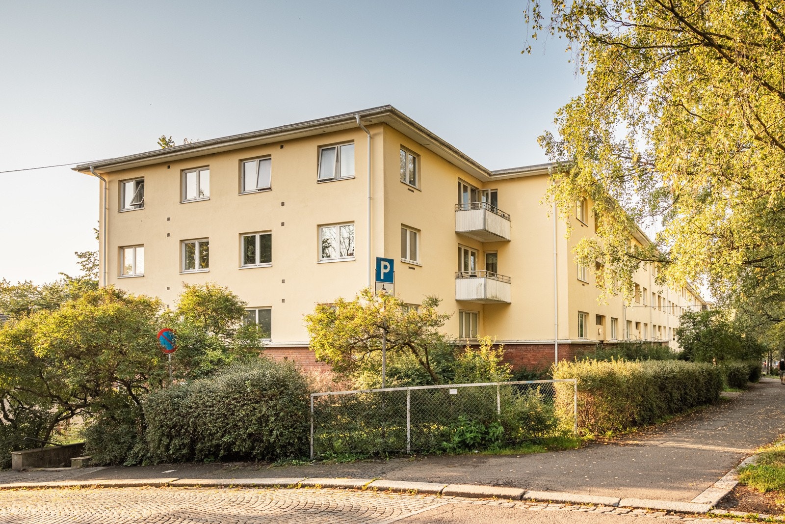 Her bor du i et veletablert boligområde øverst ved Iladalen, med herlige Iladalen park rett nedenfor. Galleribilde