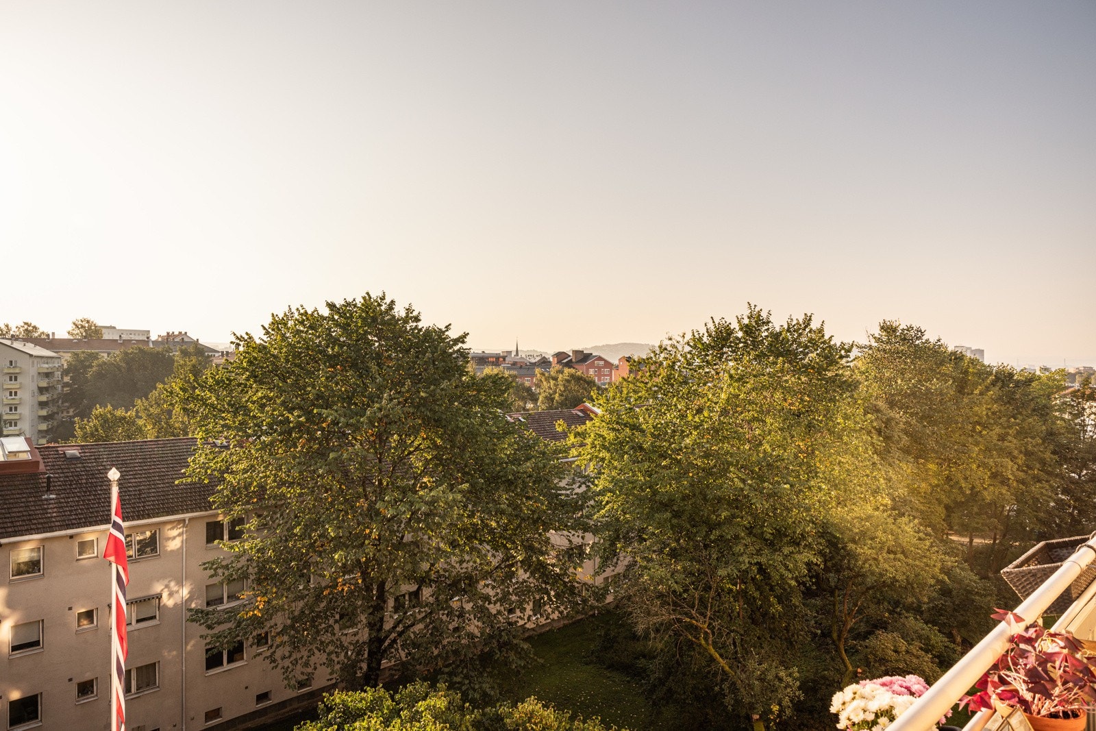 Her bor du høyt og fritt, uten noen over deg, og med fantastisk utsikt over byen. Galleribilde