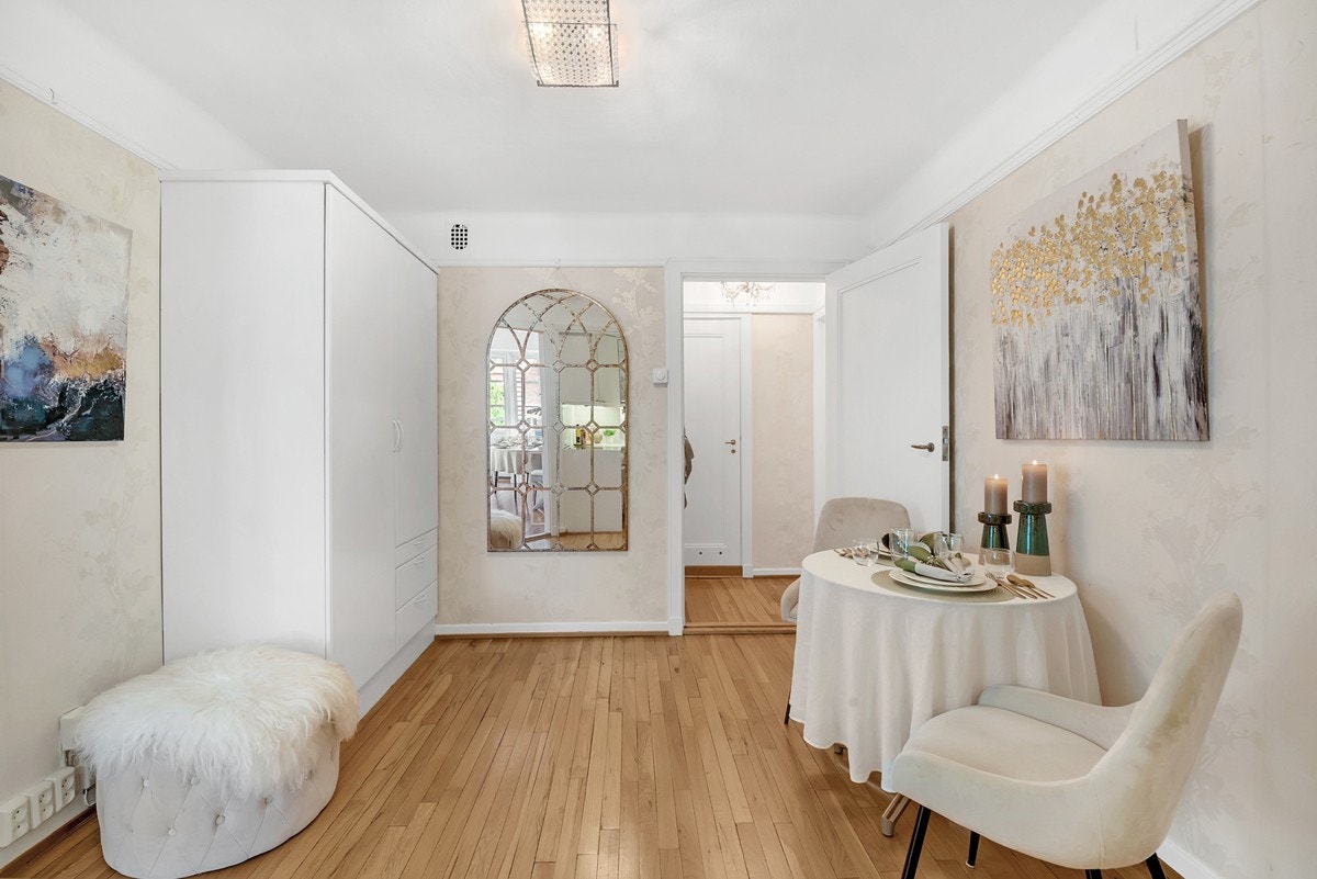 Entré med inngang til for/spisestuen Galleribilde