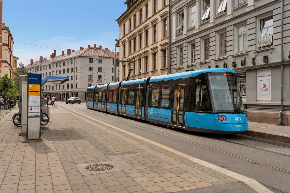 Meget gode kollektivforbindelse i umiddelbar nærhet buss i Bygdøy allé og trikk i Frognerveien- og Drammensveien samt off. knutepunkt på Solli plass Galleribilde