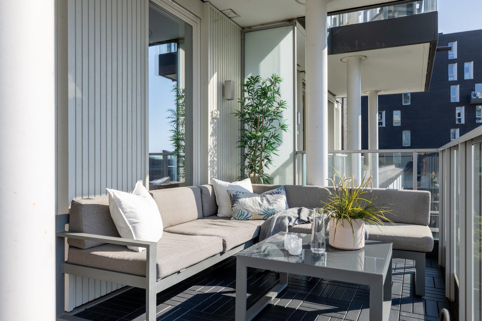 Balkongen har god plass til sittegruppe mm. Galleribilde