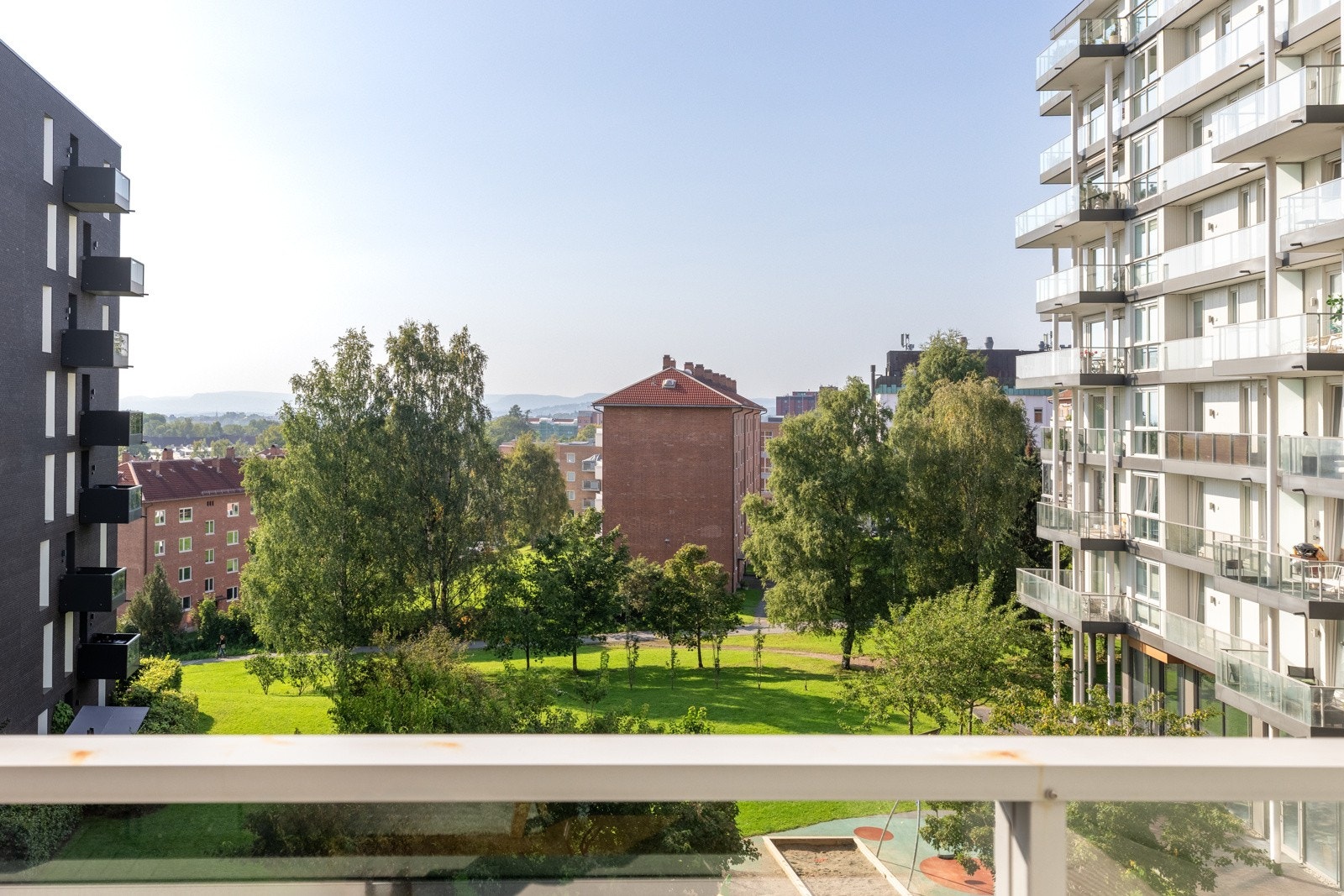 Det er fine utsiktsforhold fra den vestvendte balkongen. Galleribilde