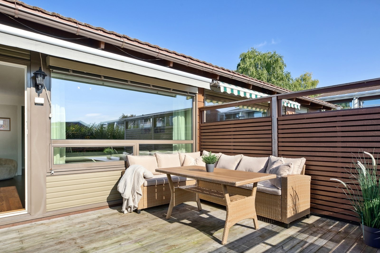 Terrassen er romslig & solrik, og har mer enn nok plass til en hyggelig spisegruppe. Galleribilde
