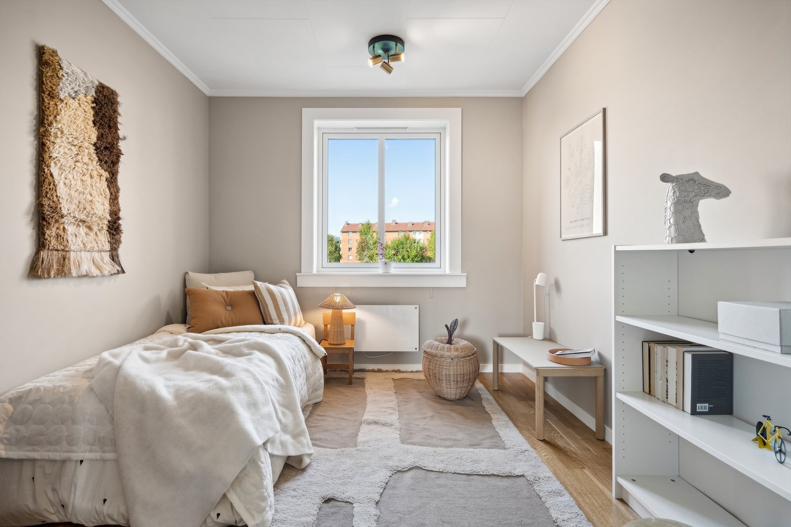 Soverom 2 passer utmerket som kontor, gjesterom eller barnerom. Galleribilde