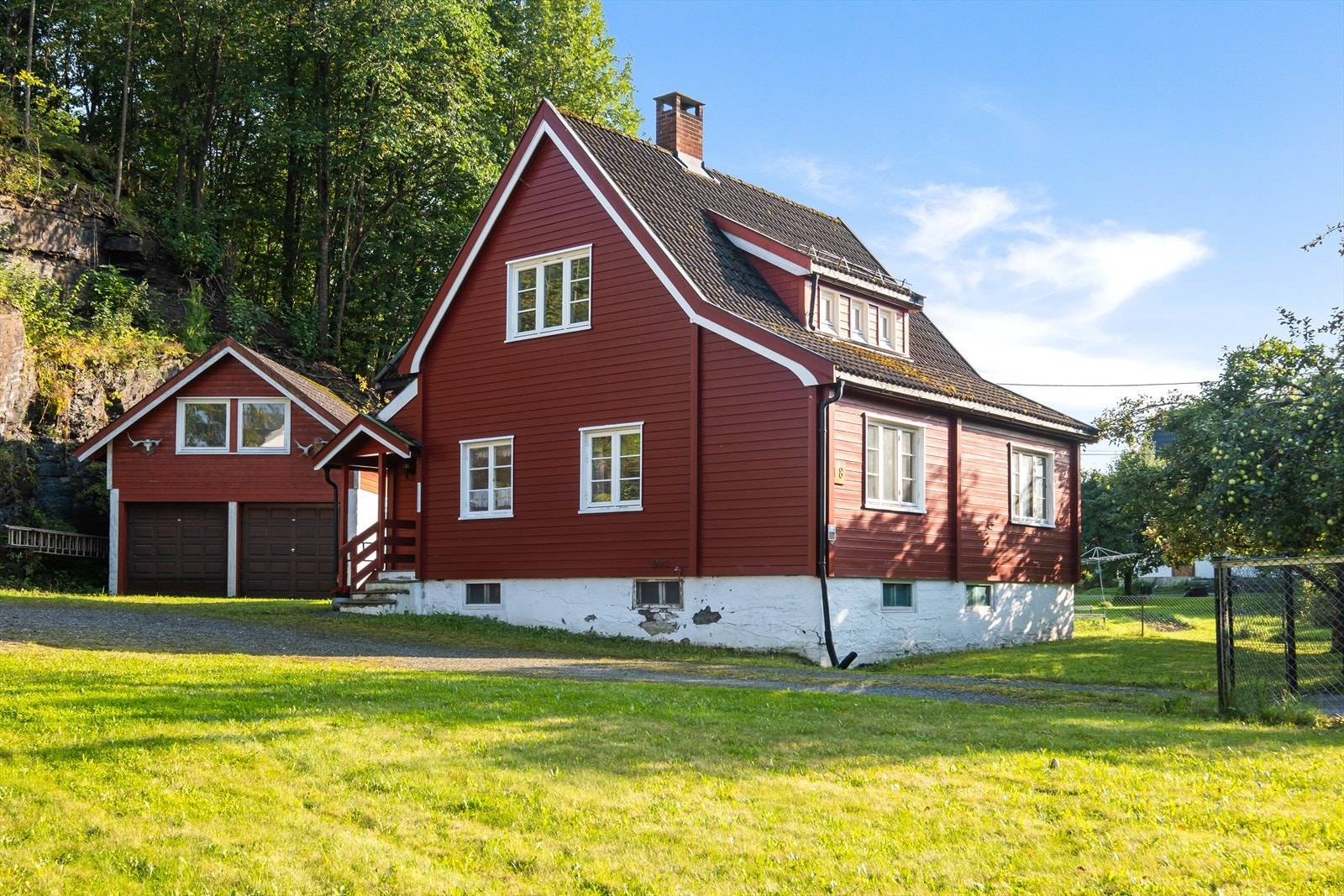 Velkommen til Slependveien 18 - En sjarmerende og innholdsrik enebolig beliggende i et ettertraktet og barnevennlig boligområde Galleribilde
