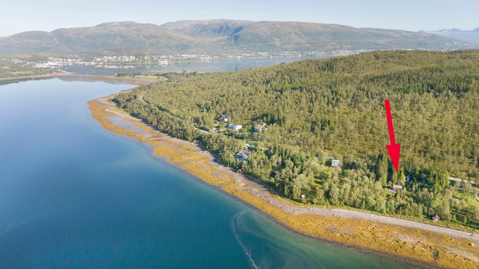 Fra Kvaløya er det bro over til Håkøya - ca. 30 minutters kjøring fra Tromsø Galleribilde