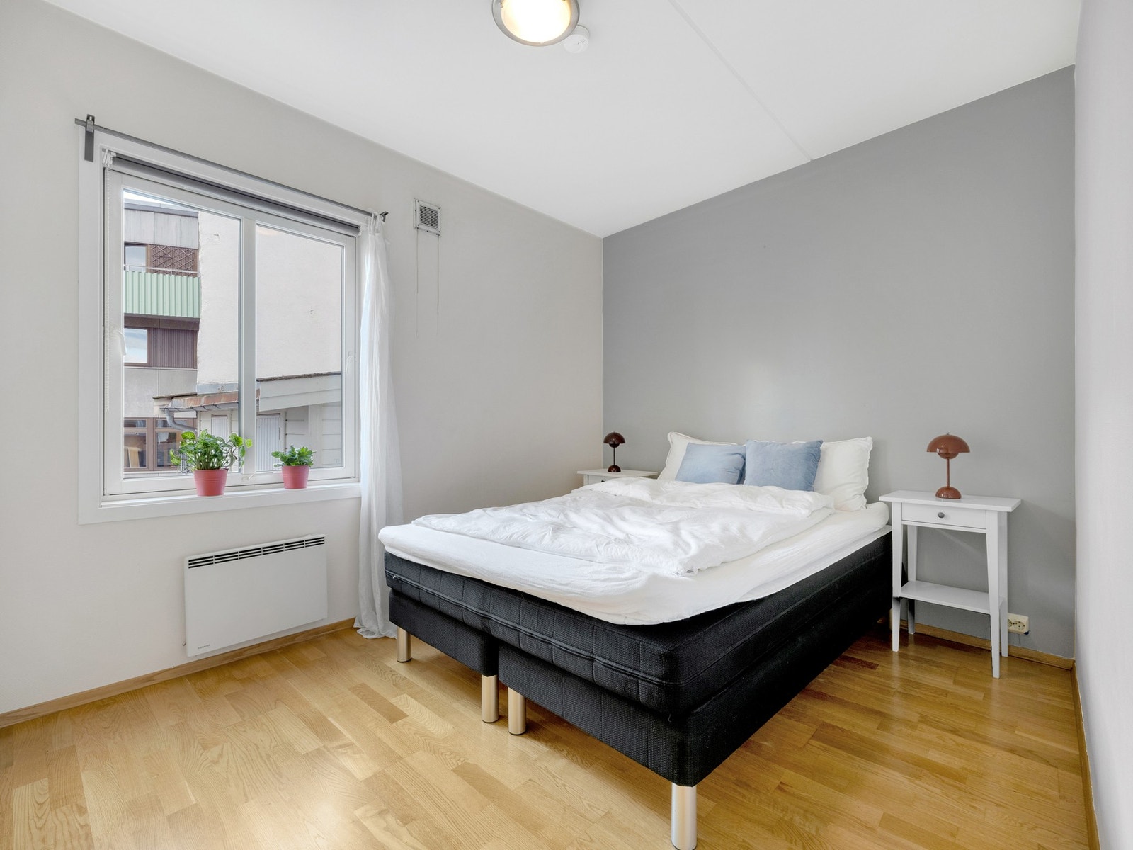 God plass til stor dobbeltseng. Galleribilde