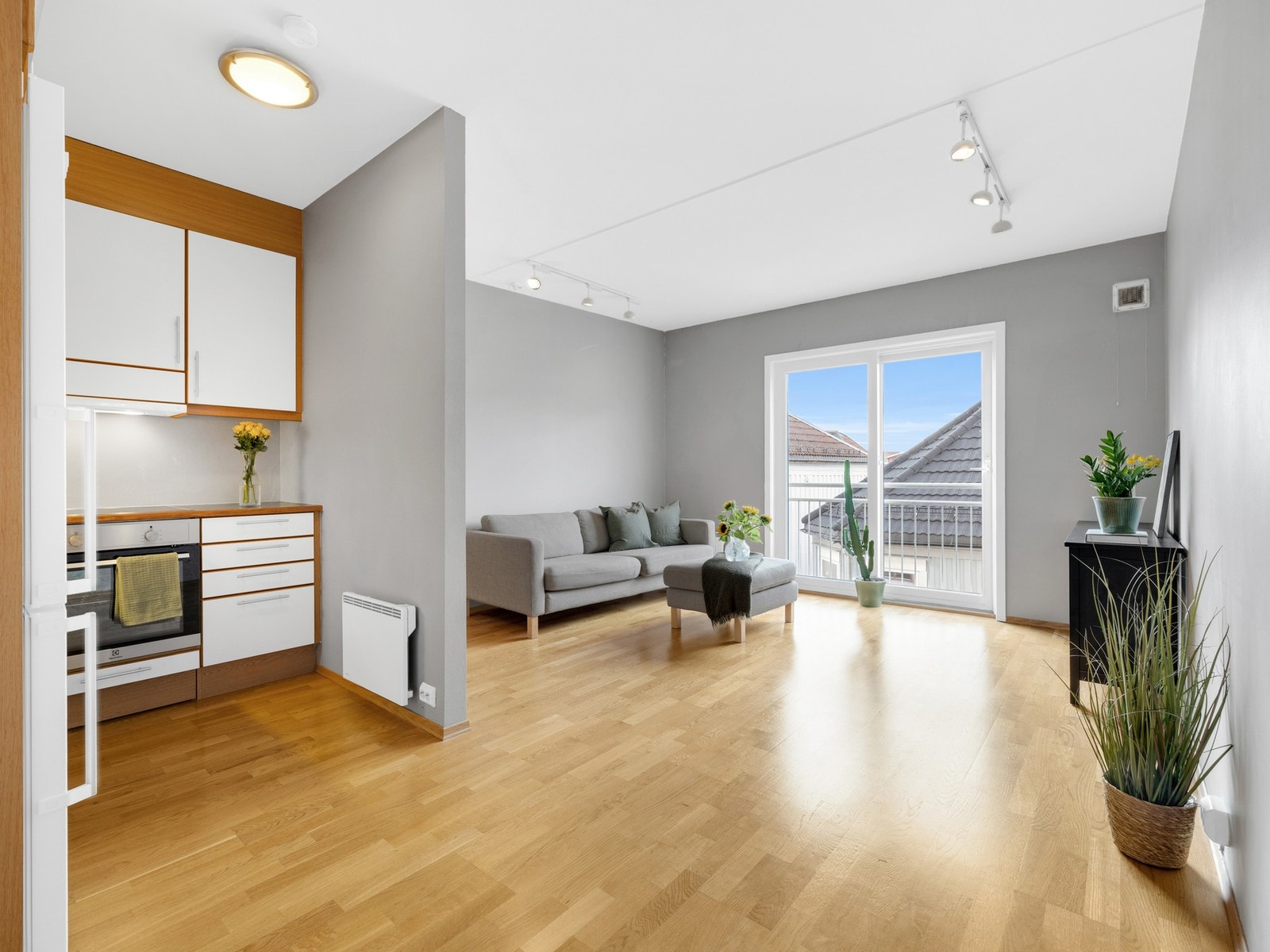 EiendomsMegler 1 v/Frank Robert Bae har gleden av å presentere en pen 2-roms selveierleilighet beliggende midt i hjertet av Midtbyen. Galleribilde