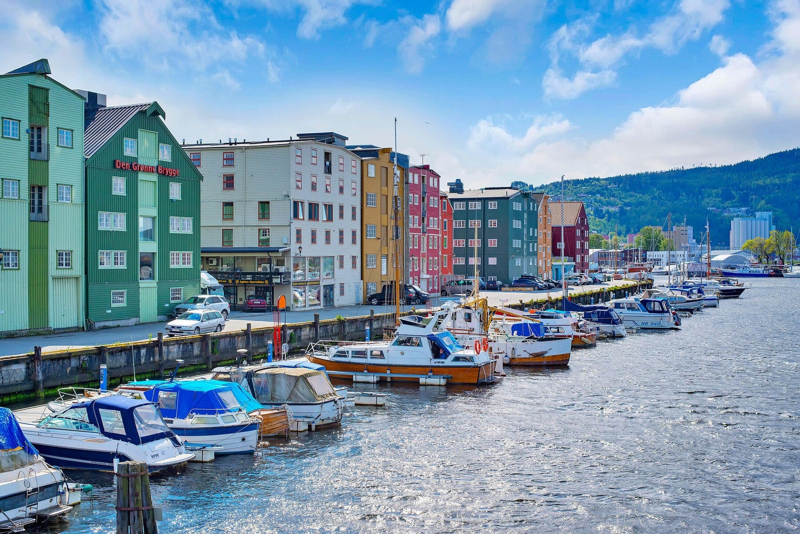 Man har bokstavelig alt man trenger av fasiliteter, restauranter og shopping i kort gangavstand fra leiligheten. Galleribilde