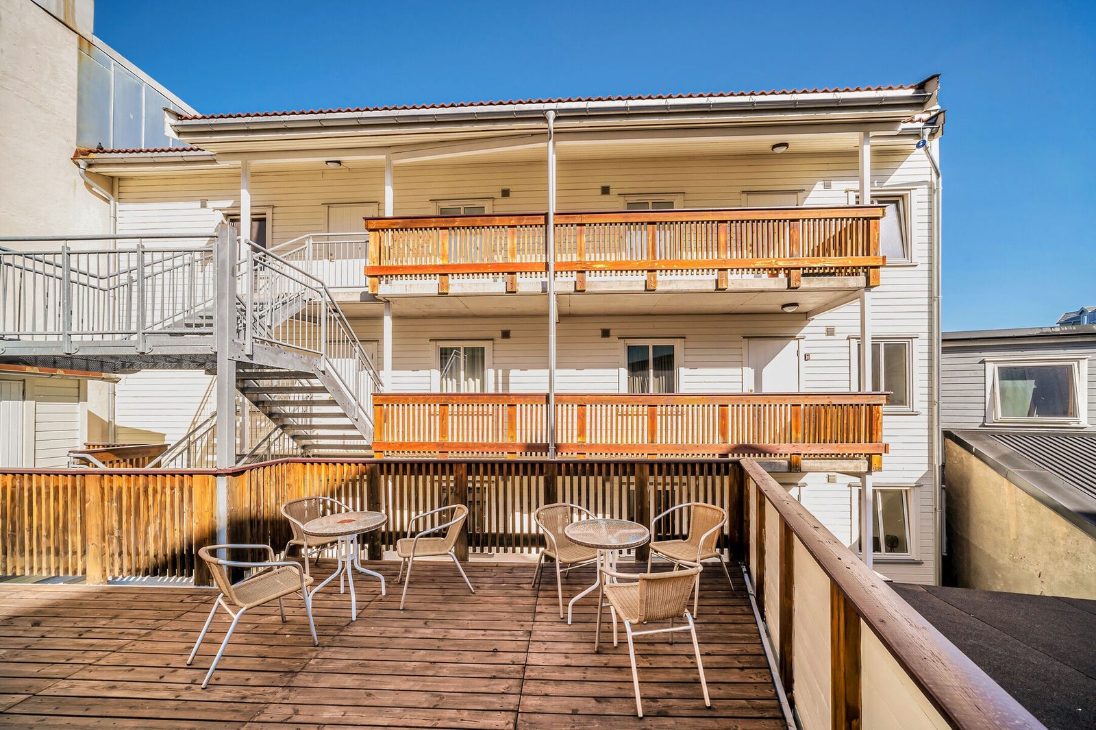 Felles terrasse for beboerne i sameiet. Galleribilde