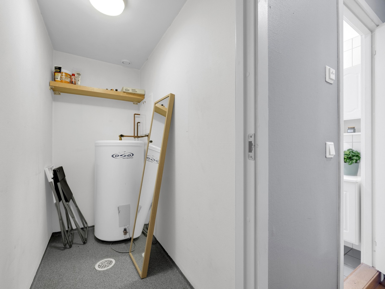 Praktisk med intern bod i leiligheten. Det er sluk i boden. Galleribilde