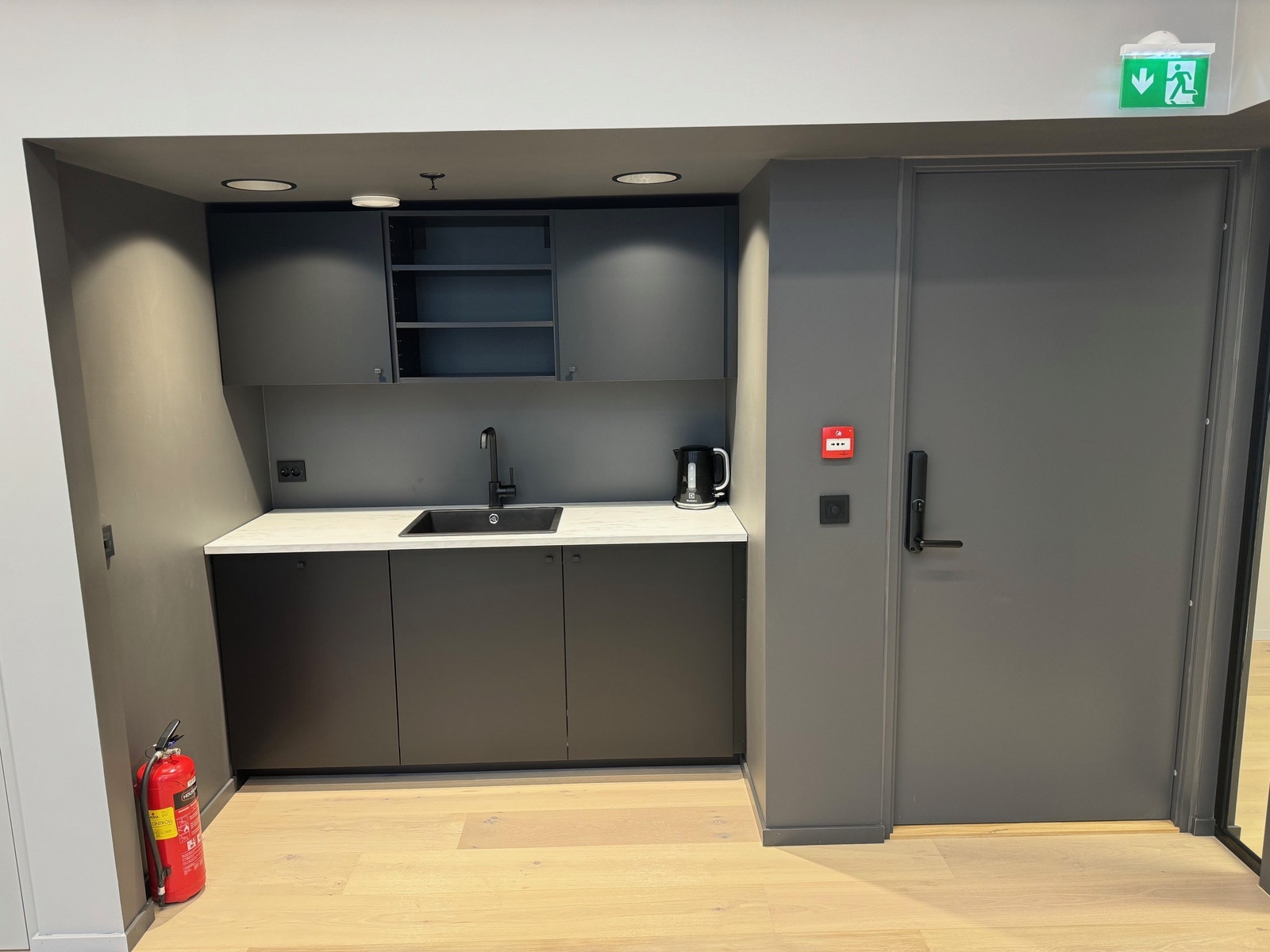 Kjøkken i renovert lokale Galleribilde