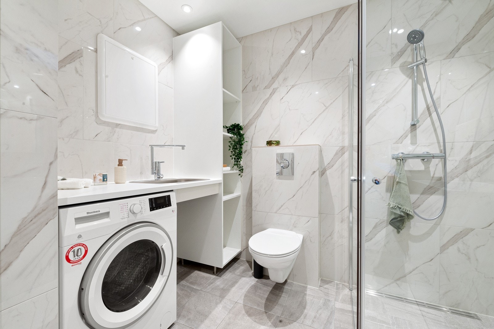 Vaskemaskinen er lite brukt. Denne følger med i handelen. Galleribilde