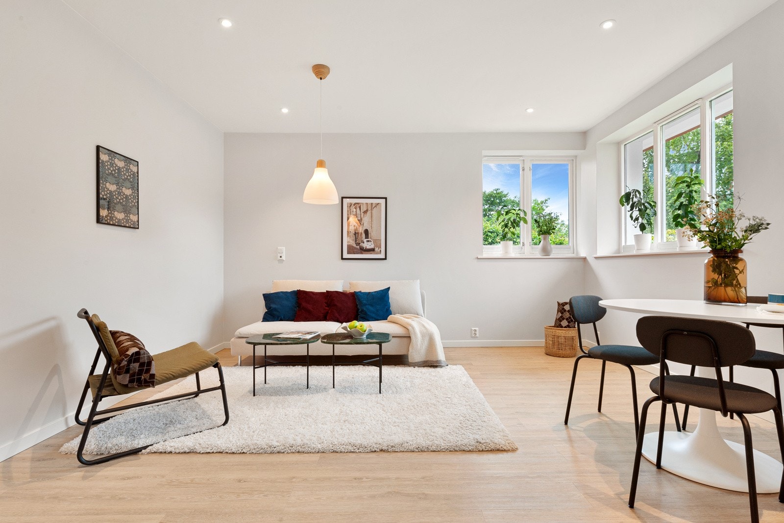 Leiligheten står på støpt dekke og det er varmekabler i flere rom. Det er også montert radonsperre i forbindelse med renoveringen. Galleribilde