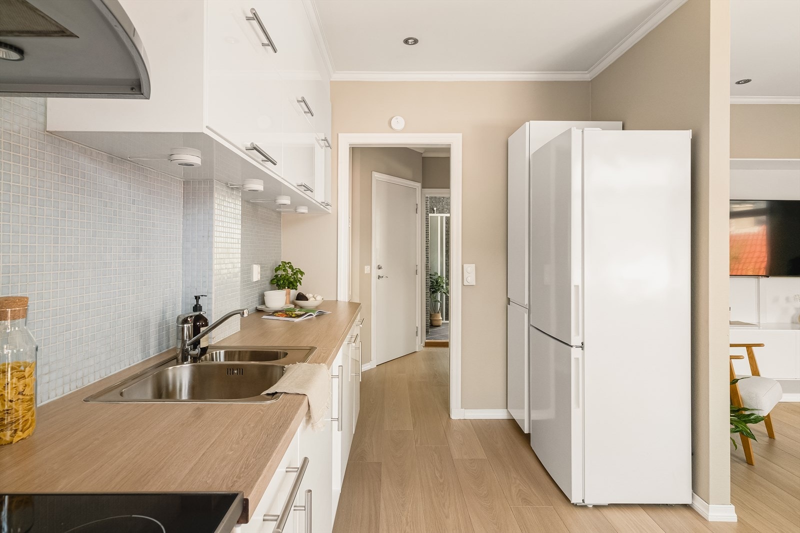 Til info medfølger kjøleskapet i handelen. Galleribilde