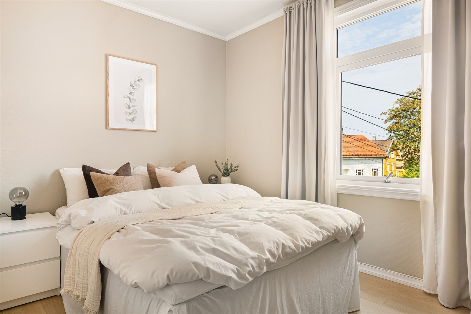 Soverommet er av god størrelse og har plass til dobbeltseng. Galleribilde