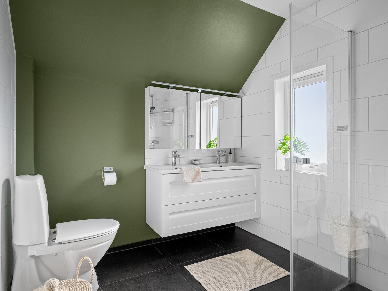 Lekkert og nylig renovert bad Galleribilde