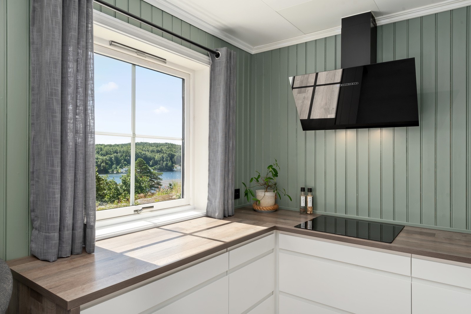 Vinduet gir godt med naturlig lys Galleribilde