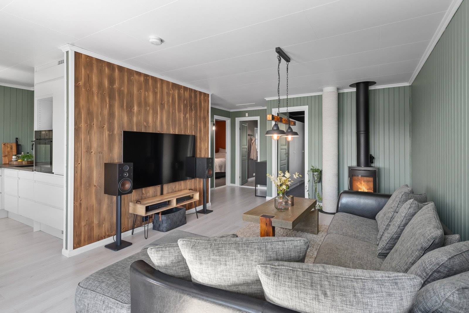 Leiligheten har fin planløsning med stue, kjøkken, bad, vaskerom og to soverom. Galleribilde