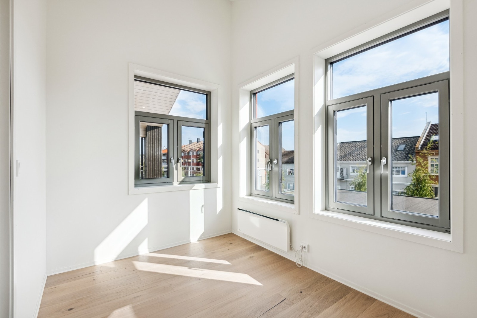 Stort og luftig soverom. Galleribilde