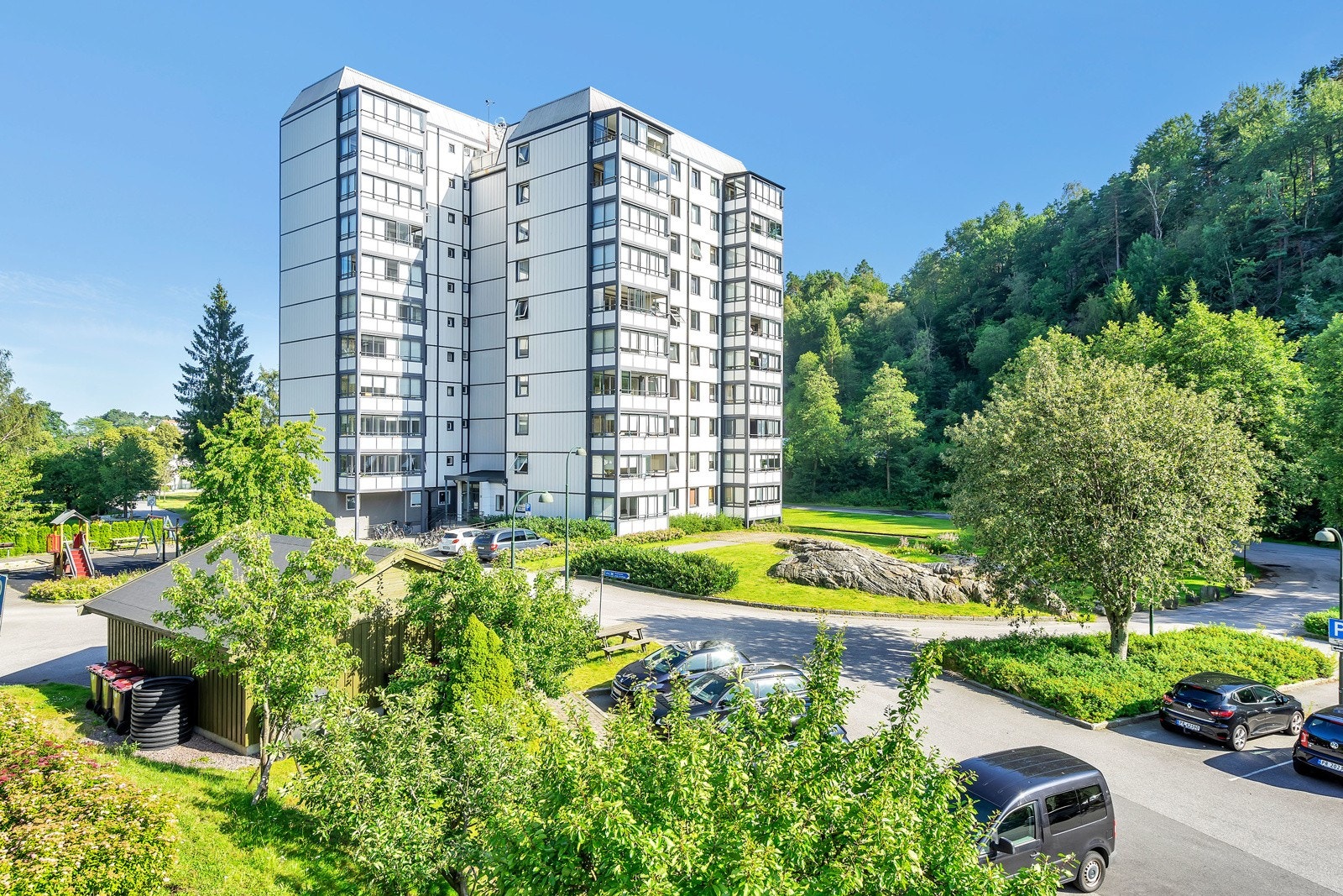 Oppusset leilighet med nærhet til både by og natur - velkommen til visning! Galleribilde