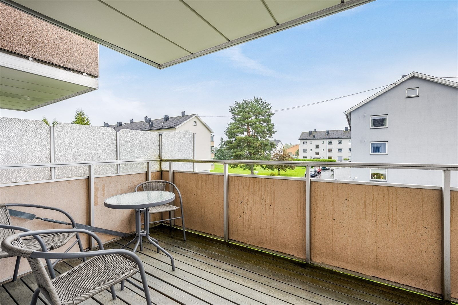Balkongen har fin plass til å etablere en deilig og hyggelig utesone. Galleribilde