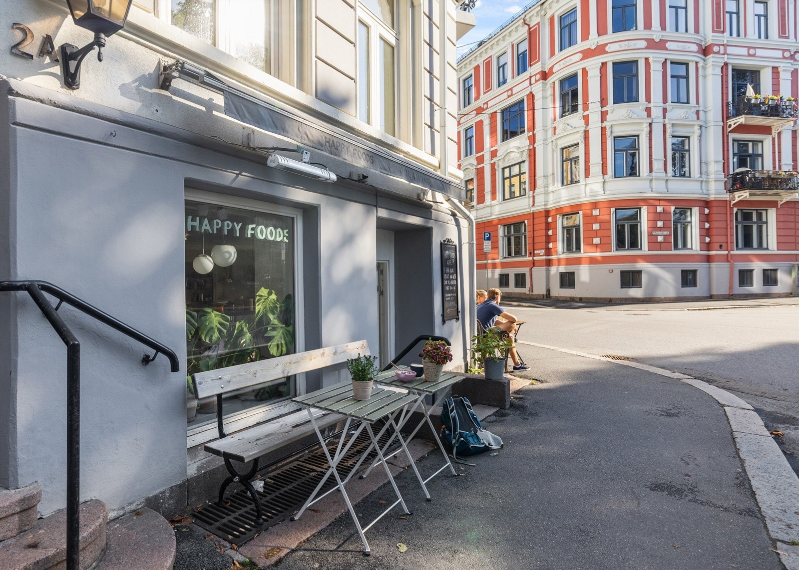 Butikker, kaféer, restauranter, barer, nattliv og nisjeforretninger innen gangavstand Galleribilde