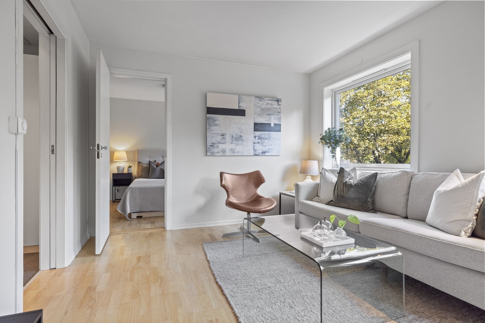 Fra stuen er det adkomst til soverom Galleribilde