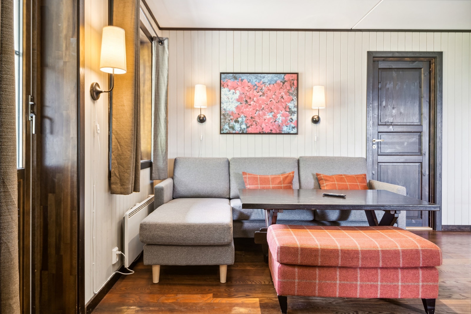 Elektrisk oppvarming med panelovner samt vedfyring Galleribilde