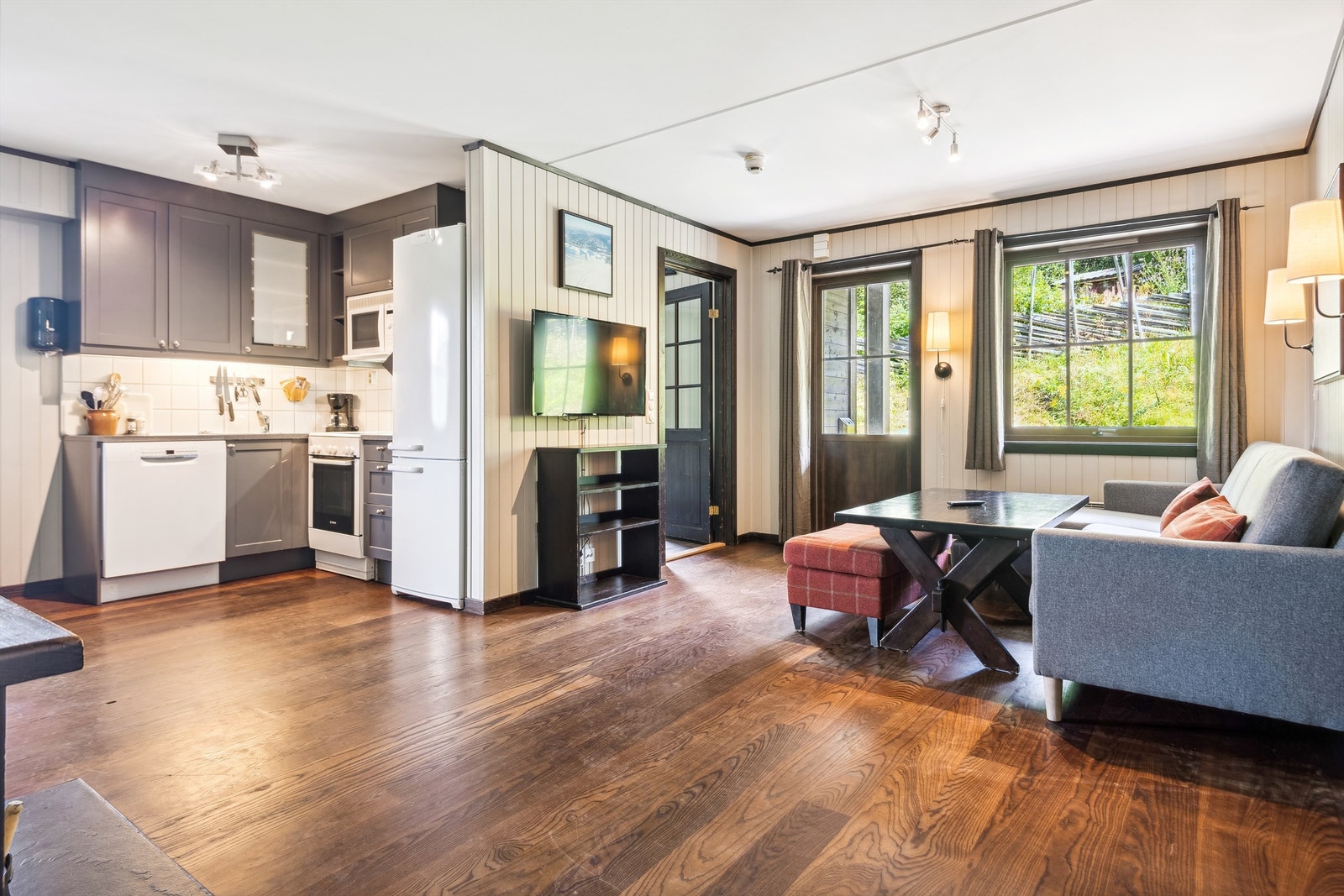 Stue og kjøkken i åpen løsning Galleribilde