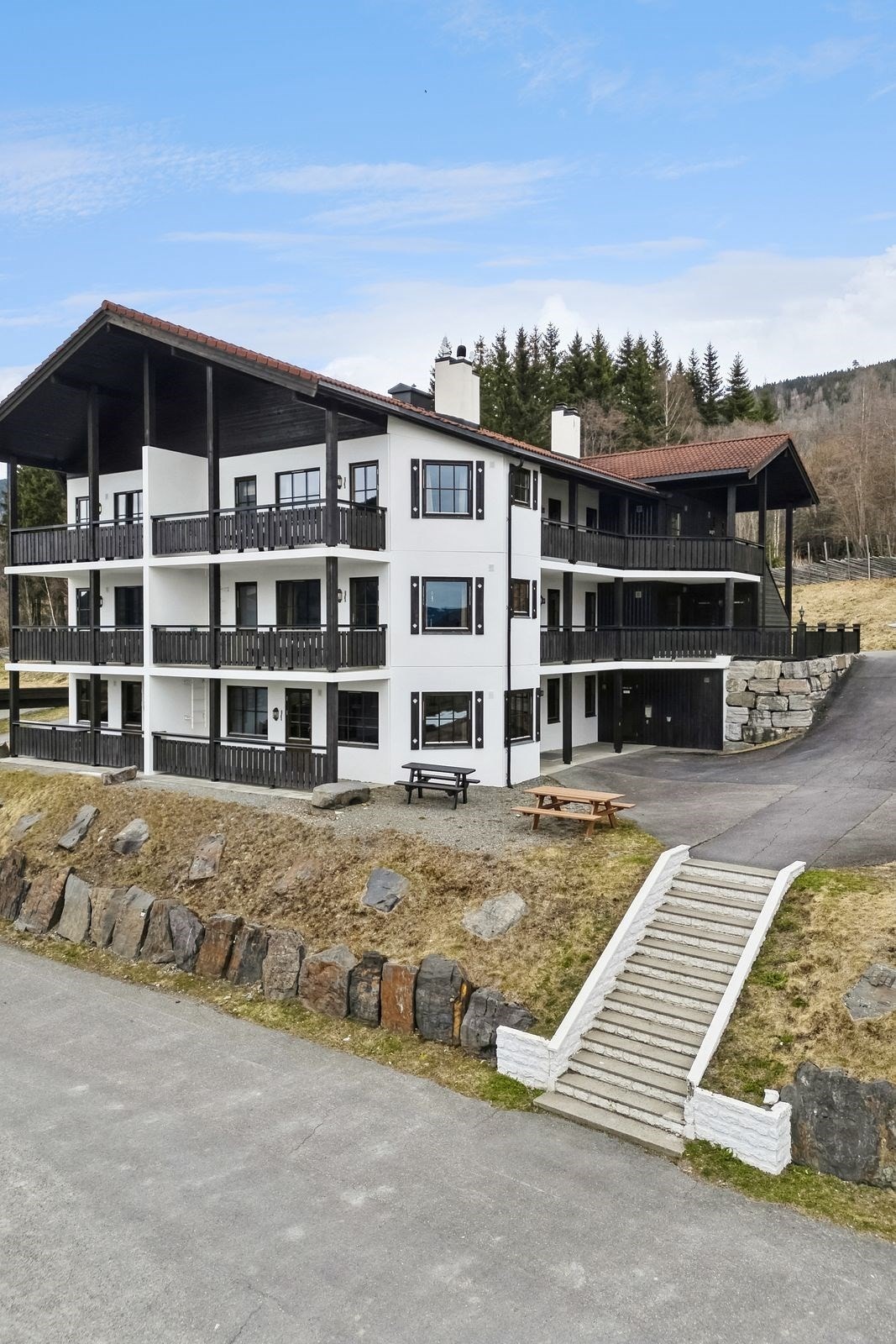 Sameiet Alpin Apartments Solsiden består av 4 hus med til sammen 40 leilighetsseksjoner Galleribilde