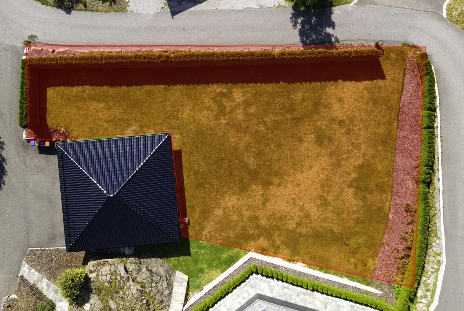 Ferdig opparbeidet med plen og hekk Galleribilde