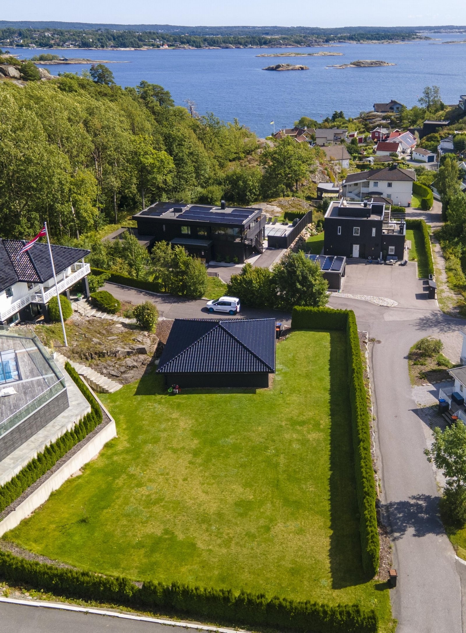 Skog og vann som nabo i nord og øst. Sjelden anledning! Galleribilde