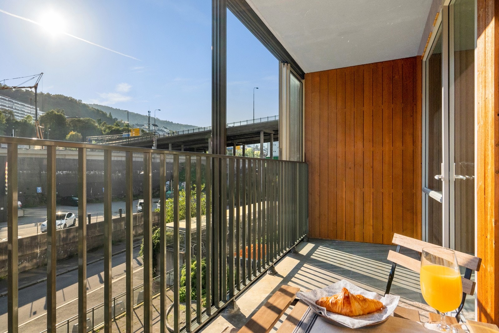 Strøken leilighet fra 2018, med høy standard og innglasset balkong. Galleribilde