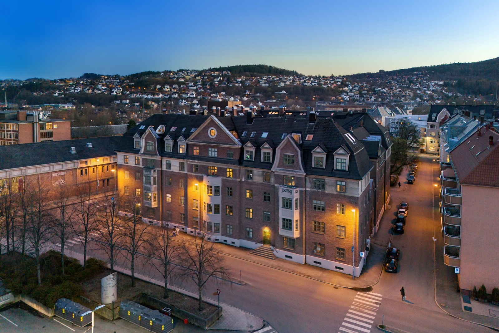 Bygningen fra 1910 byr på flere pene detaljer. Galleribilde