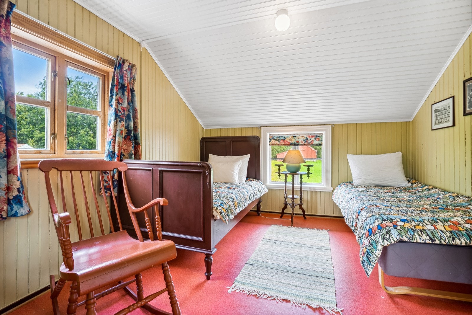 Rommene har rikelig med plass til flere enkeltsenger eller dobbeltseng - alt ettersom hva man behøver. Galleribilde