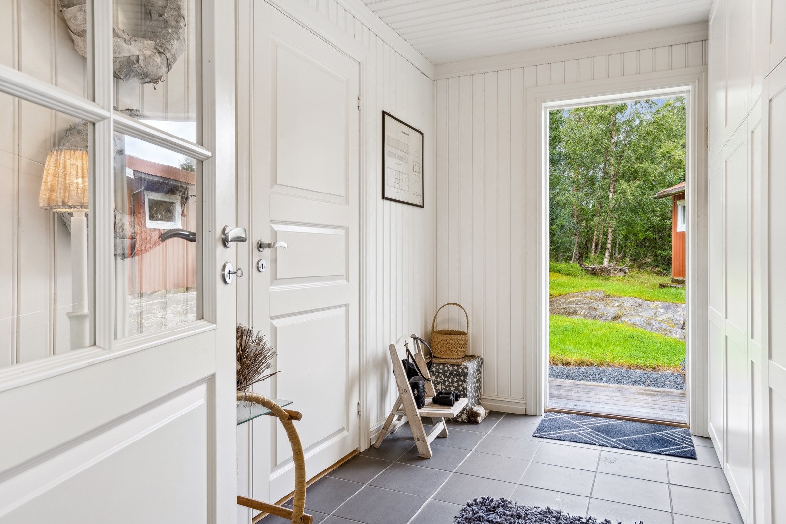 Velkommen inn! Boligen går over to plan, med totalt 142kvm bra-i. Galleribilde