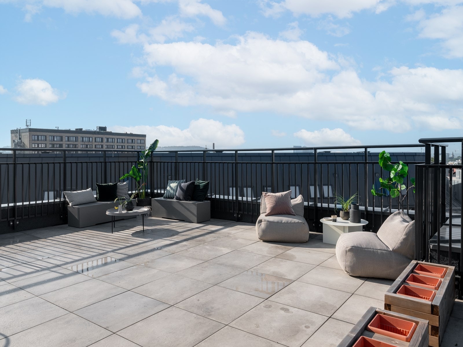 Her ligger alt til rette for å nyte deilige sommerdager med sol fra morgen til kveld. Galleribilde