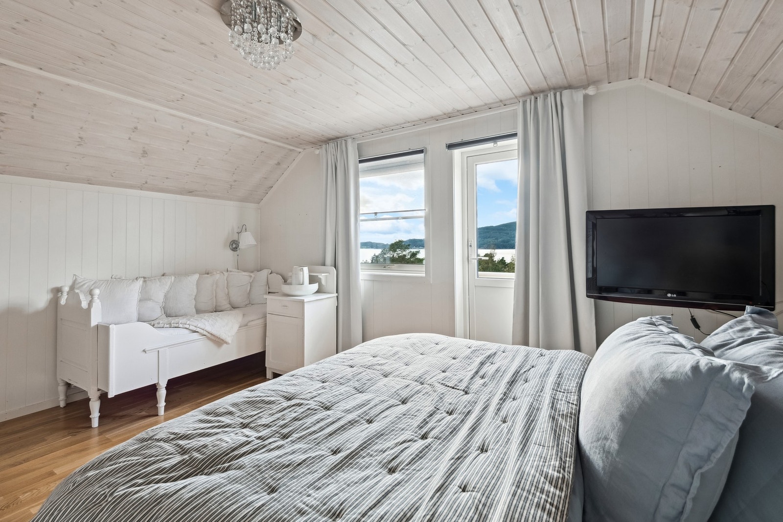 Hovedsoverommet har også direkte adgang til balkong. Galleribilde